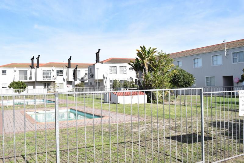 2 Bedroom Property for Sale in Middedorp Western Cape